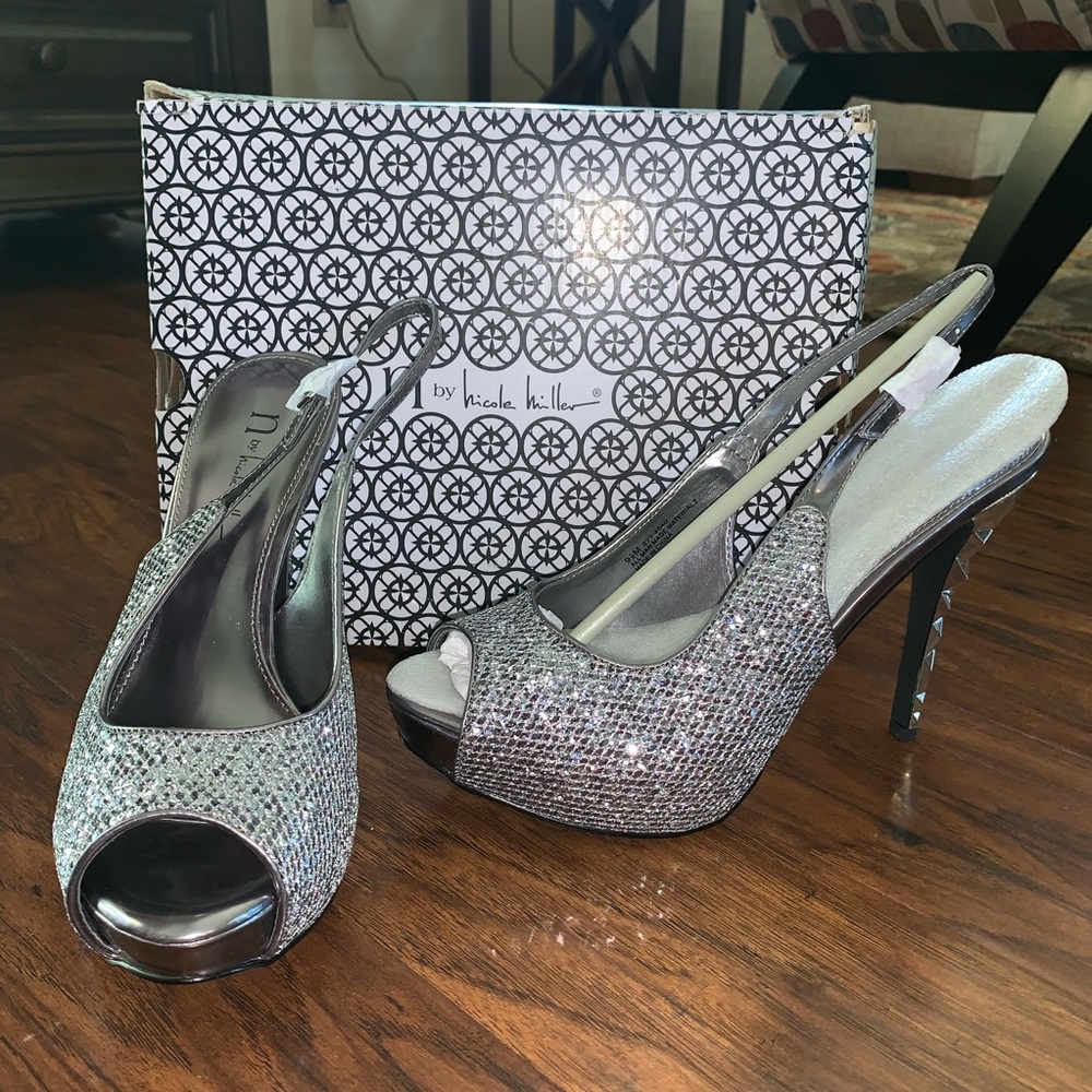 Silver sparkle pumps